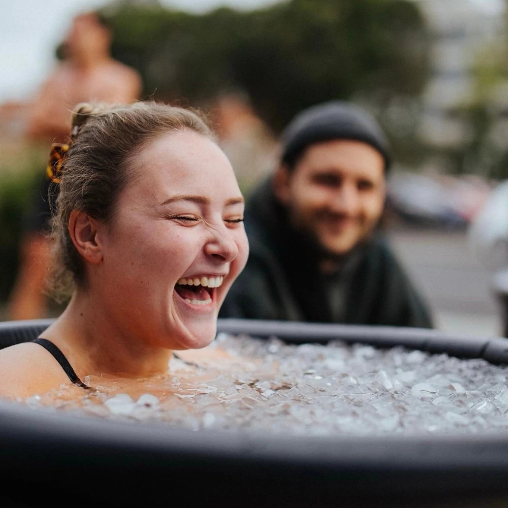 Sturdy Halrove folding bathtub for adults, designed for easy outdoor setup.