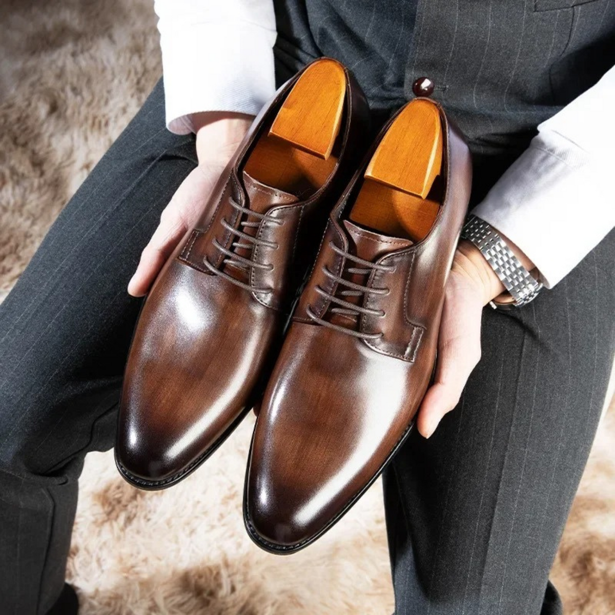 Men's Almond Toe Dress Shoes with Lace-Up Front and Defined Heel