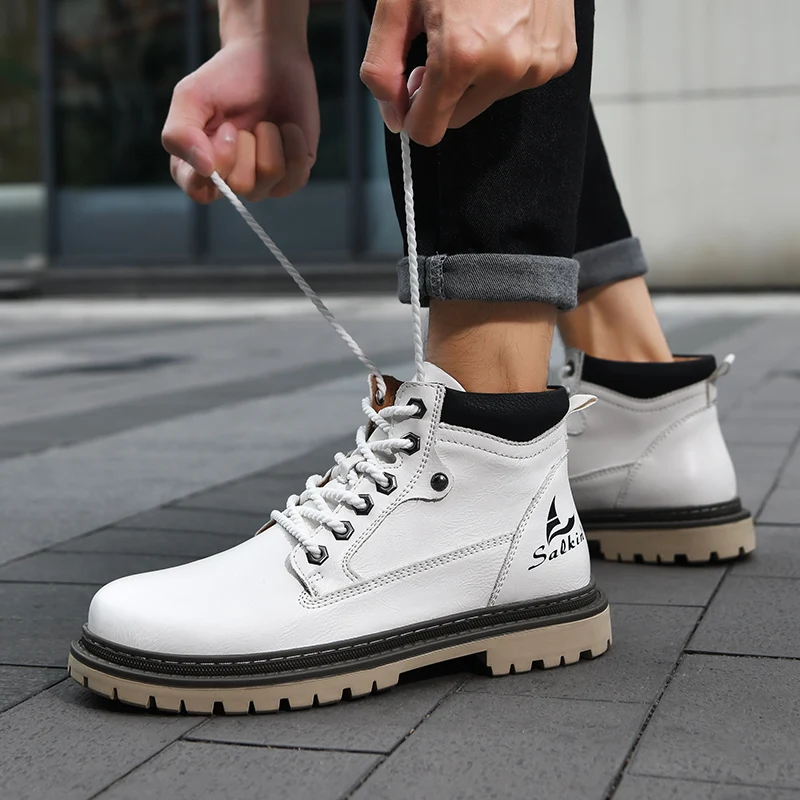Men's Lace-Up Hiking Boots with Padded Collar and Reinforced Heel