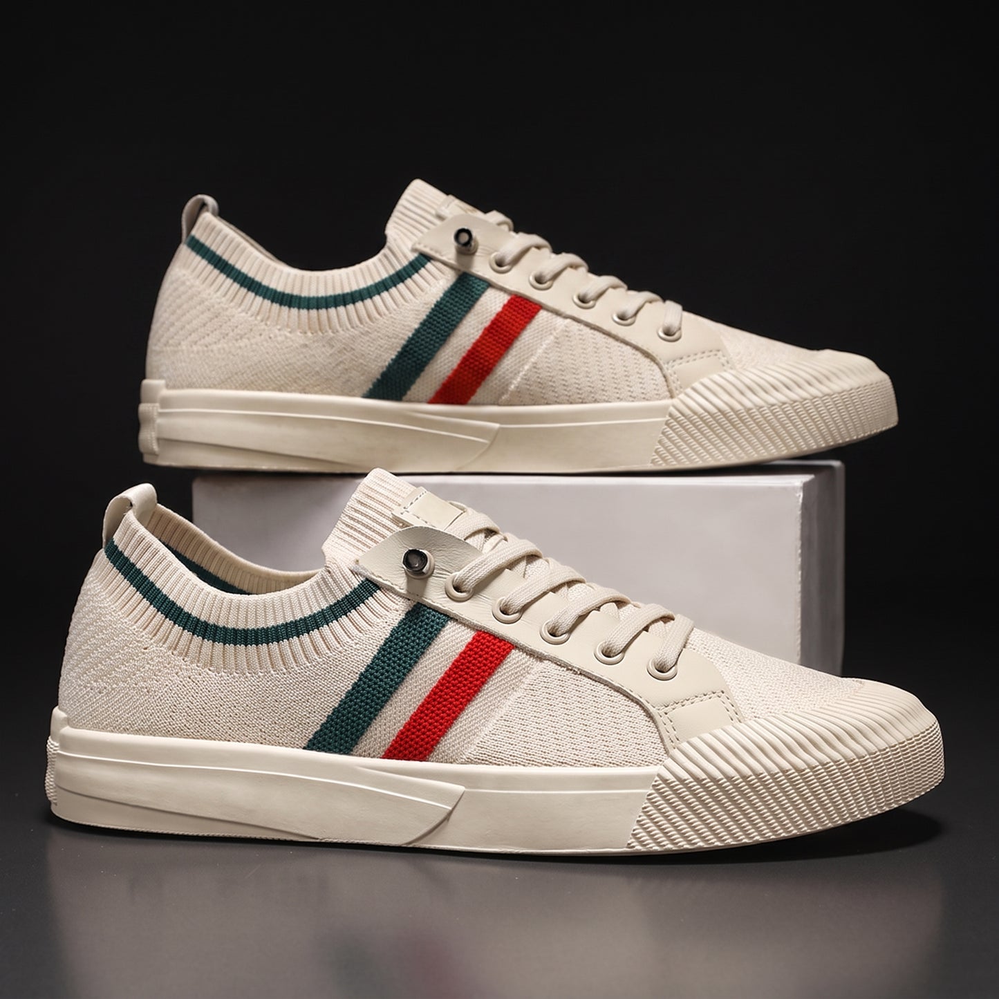 Men's Low-Top Sneakers with Lace-Up Closure and Striped Detail