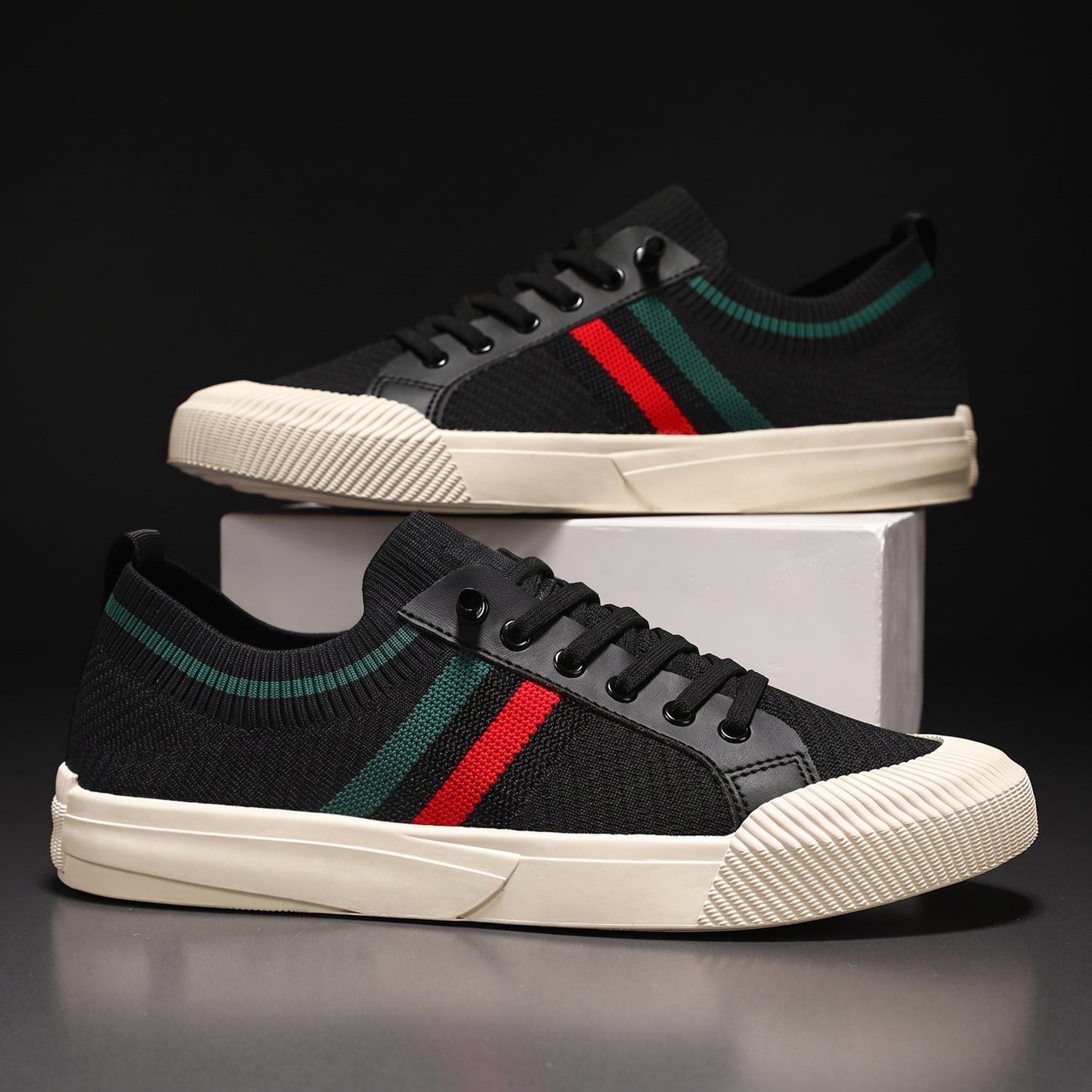 Men's Low-Top Sneakers with Lace-Up Closure and Striped Detail