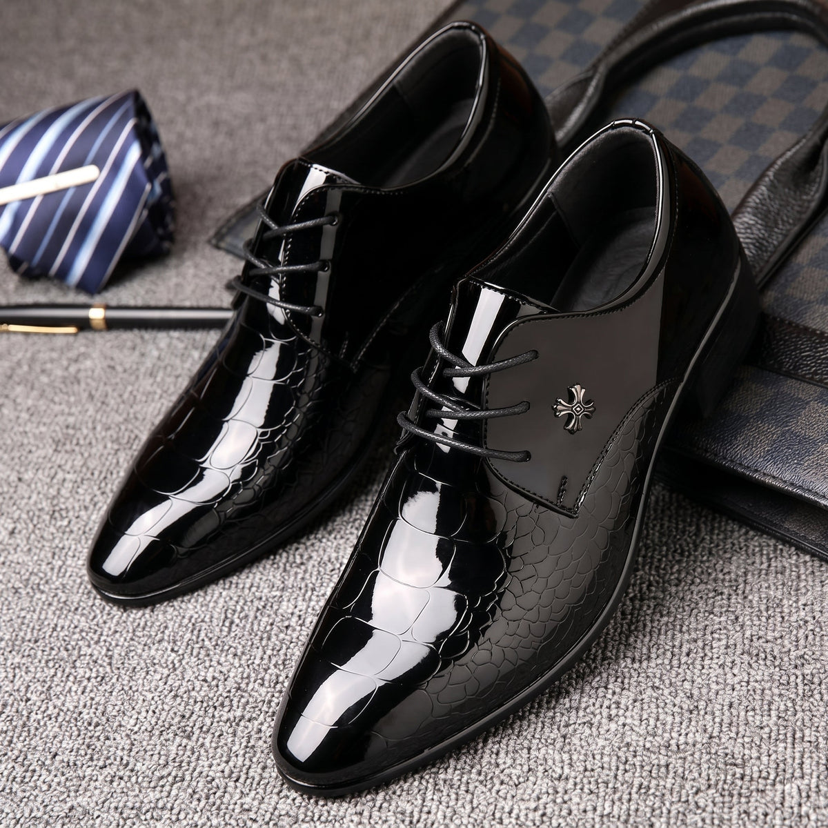 Men's Pointed Toe Patent Derby Shoes with Lace-Up Fastening and Low Stacked Heel