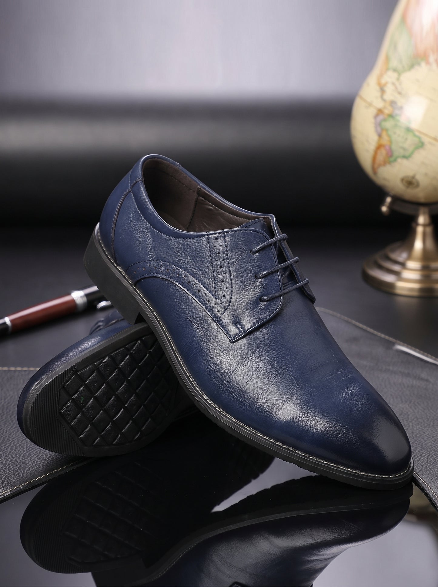 Men's Dress Shoes with Lace-Up Closure and Brogue Detail