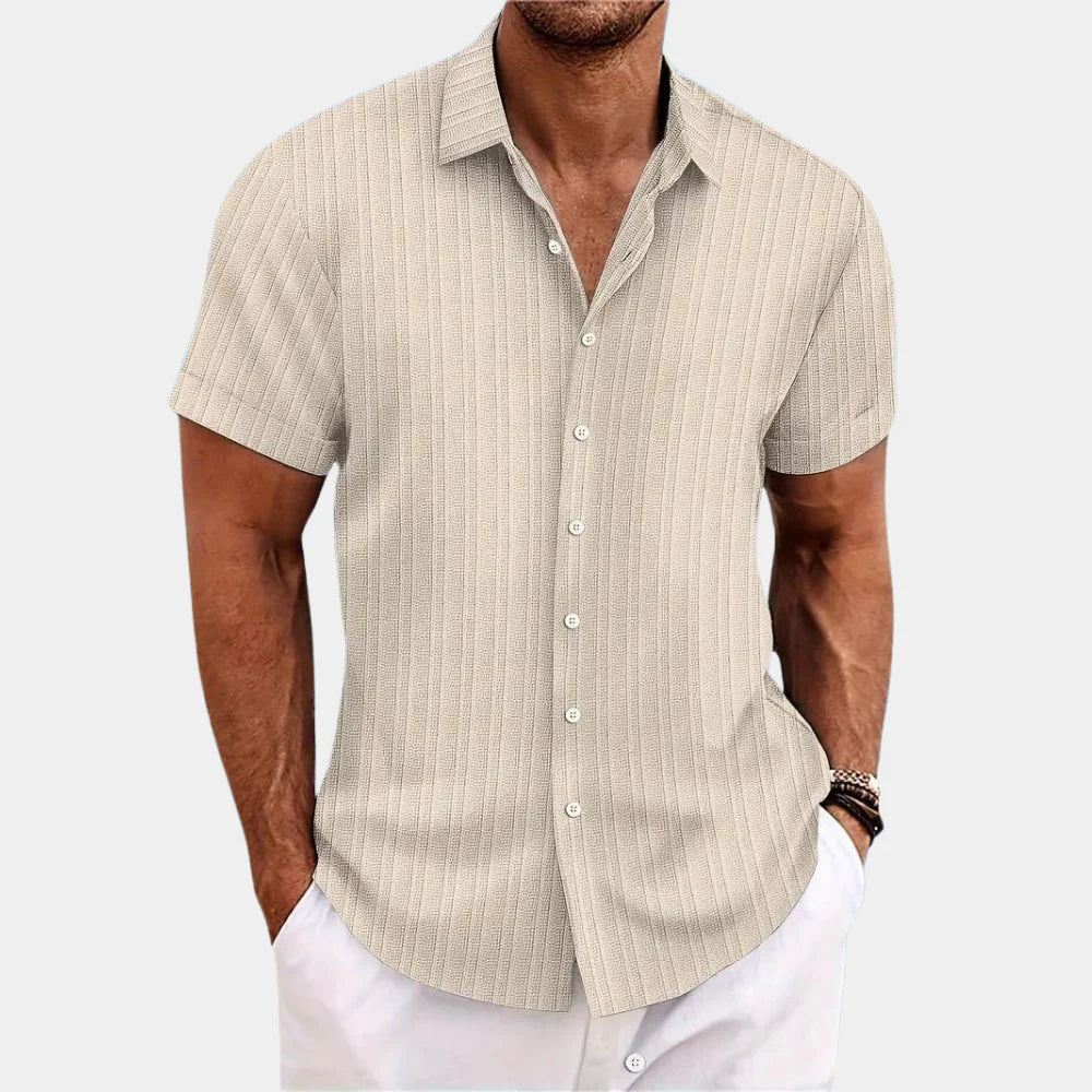 Men's Short Sleeve Button-Down Shirt with Spread Collar and Regular Fit
