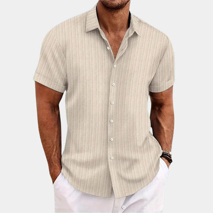 Men's Short Sleeve Button-Down Shirt with Spread Collar and Regular Fit
