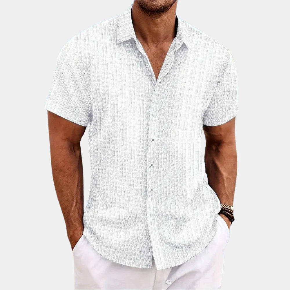 Men's Short Sleeve Button-Down Shirt with Spread Collar and Regular Fit