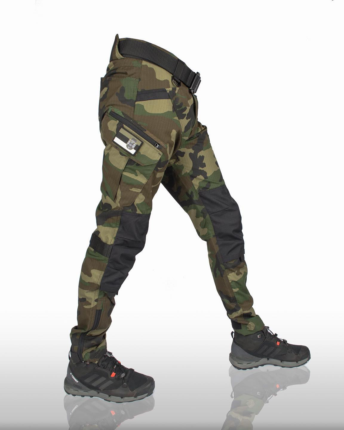 Men's Tactical Cargo Pants with Multi-Pocket Design and Stretch Panels