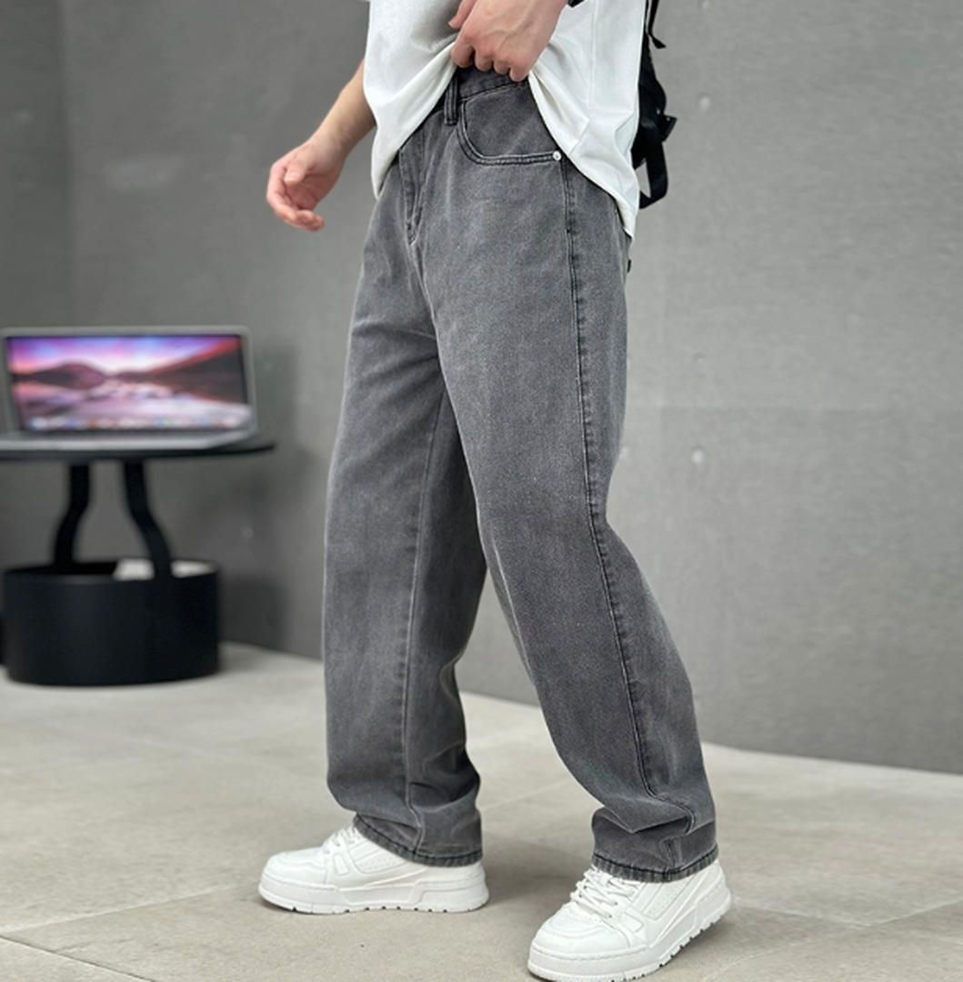 Men's Wide-Leg Jeans with Straight Cut and Front Slash Pockets