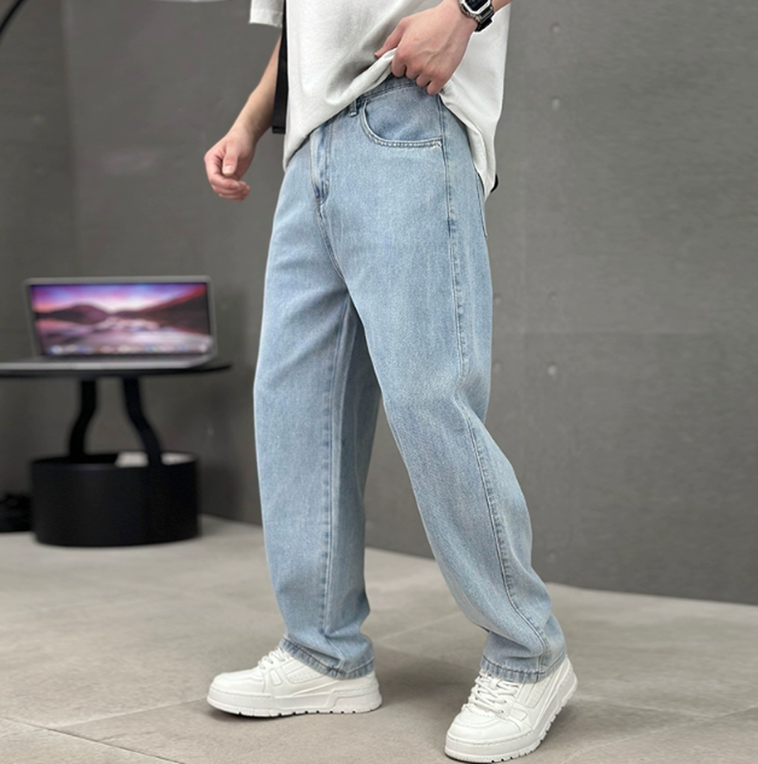 Men's Wide-Leg Jeans with Straight Cut and Front Slash Pockets
