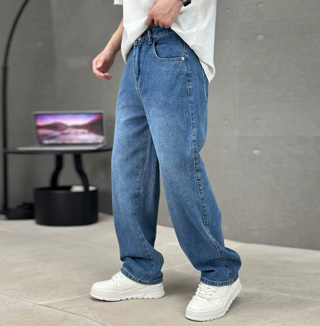 Men's Wide-Leg Jeans with Straight Cut and Front Slash Pockets